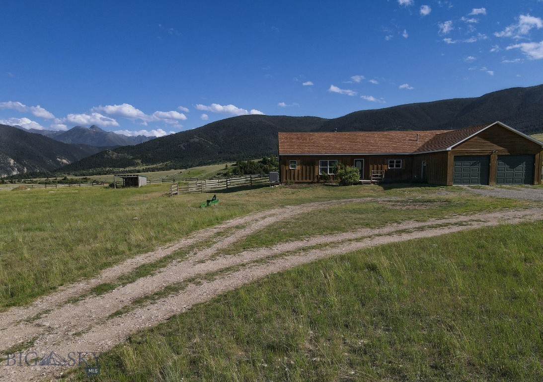 Livingston, Montana 59047, United States, 3 Bedrooms Bedrooms, ,2 BathroomsBathrooms,Residential,Contingent,63631