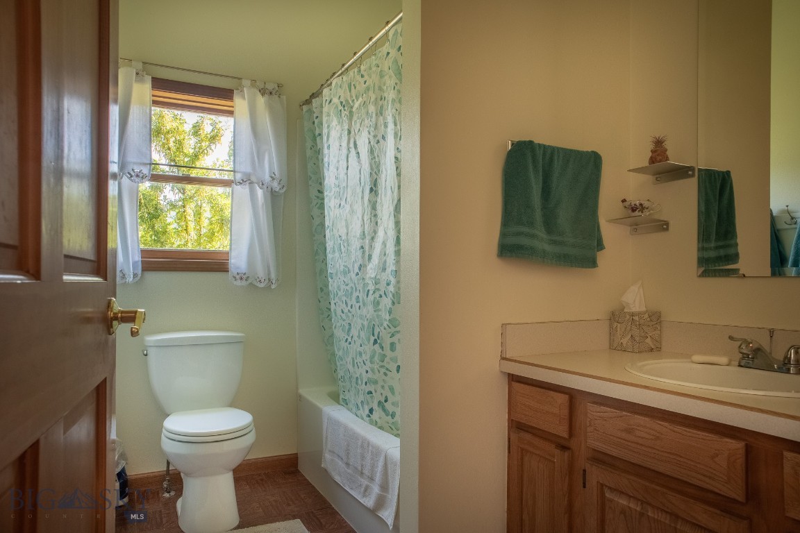 Livingston, Montana 59047, United States, 3 Bedrooms Bedrooms, ,2 BathroomsBathrooms,Residential,Contingent,63631