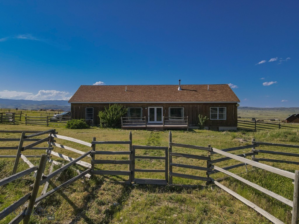 Livingston, Montana 59047, United States, 3 Bedrooms Bedrooms, ,2 BathroomsBathrooms,Residential,Contingent,63631