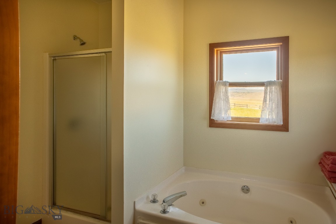 Livingston, Montana 59047, United States, 3 Bedrooms Bedrooms, ,2 BathroomsBathrooms,Residential,Contingent,63631