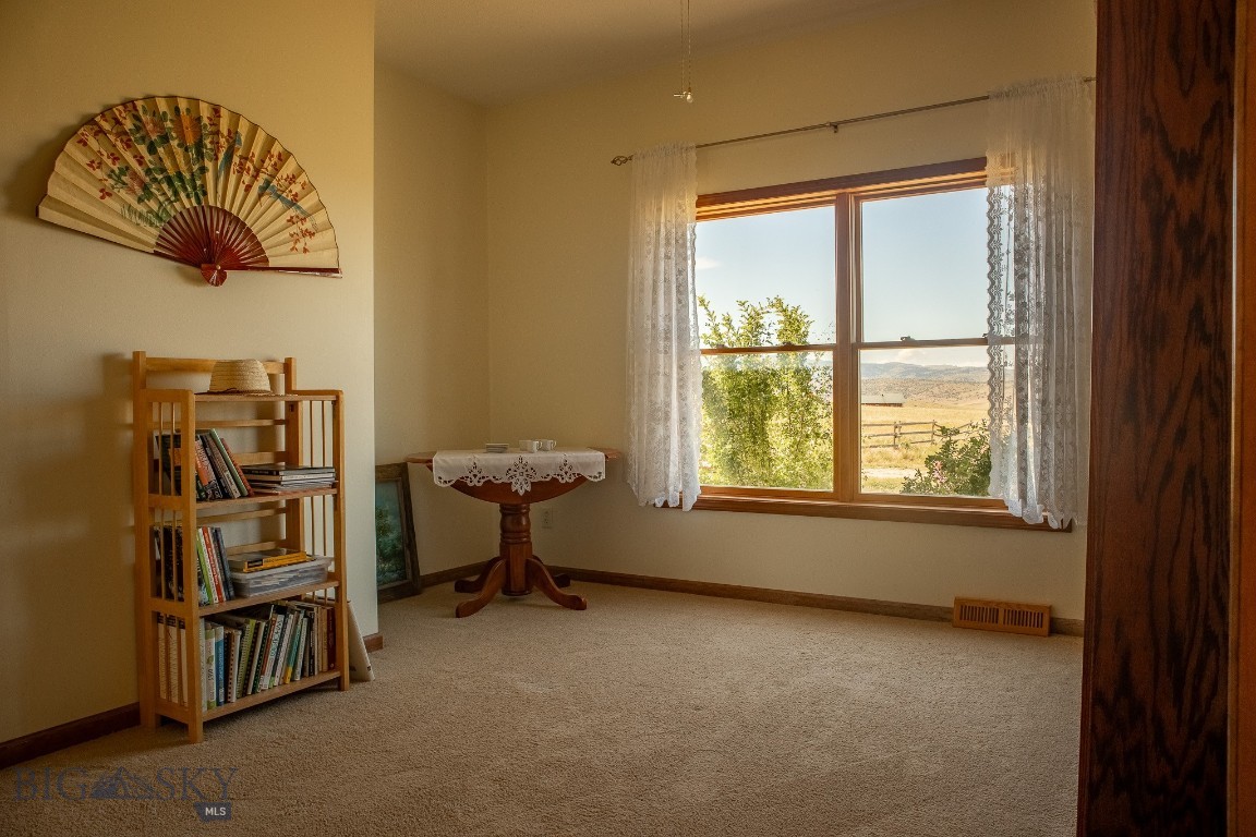 Livingston, Montana 59047, United States, 3 Bedrooms Bedrooms, ,2 BathroomsBathrooms,Residential,Contingent,63631