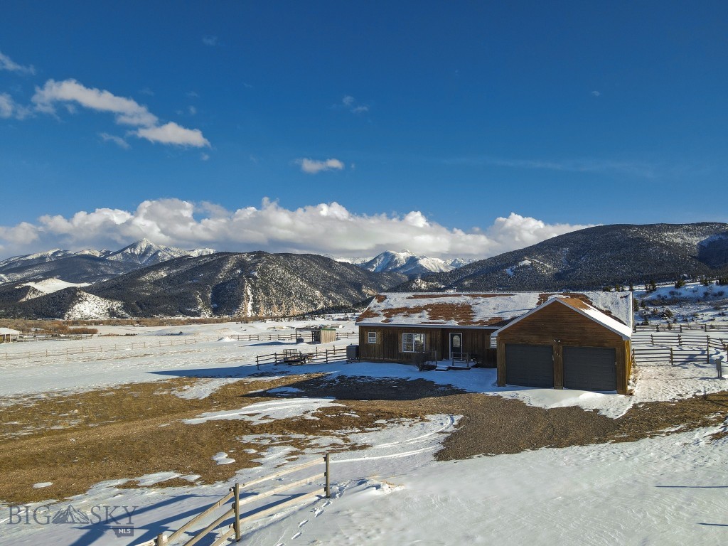 Livingston, Montana 59047, United States, 3 Bedrooms Bedrooms, ,2 BathroomsBathrooms,Residential,Contingent,63631