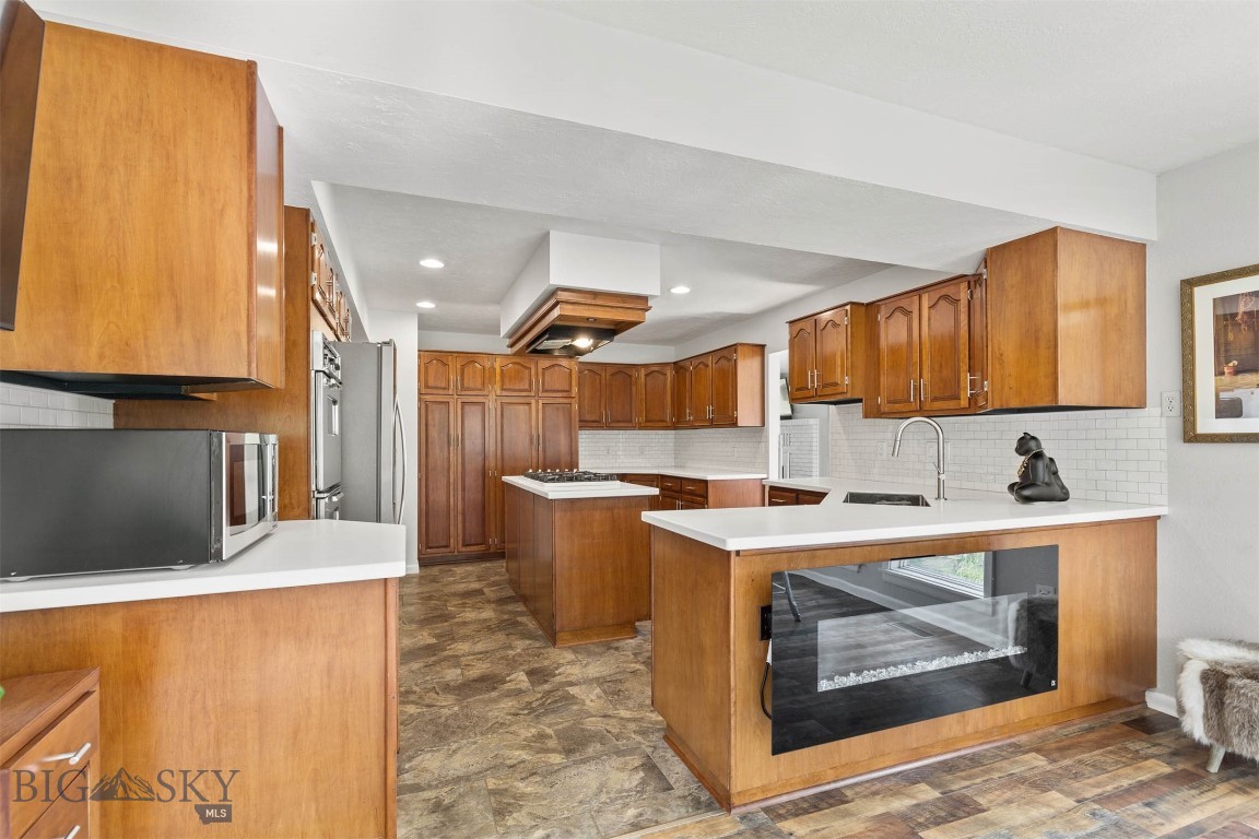 Manhattan, Montana 59741, United States, 5 Bedrooms Bedrooms, ,2 BathroomsBathrooms,Residential,Contingent,50414