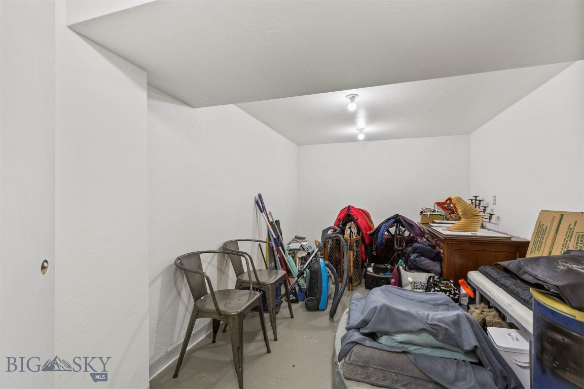 Manhattan, Montana 59741, United States, 5 Bedrooms Bedrooms, ,2 BathroomsBathrooms,Residential,Contingent,50414