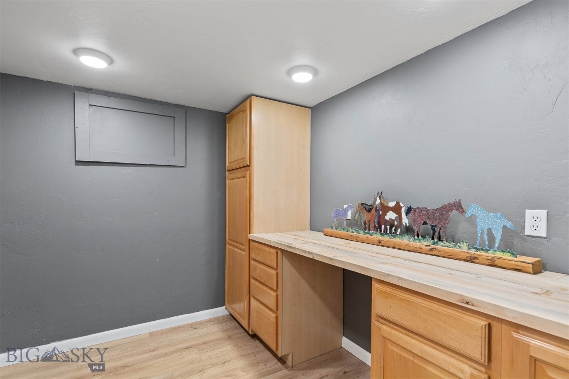 Manhattan, Montana 59741, United States, 5 Bedrooms Bedrooms, ,2 BathroomsBathrooms,Residential,Contingent,50414