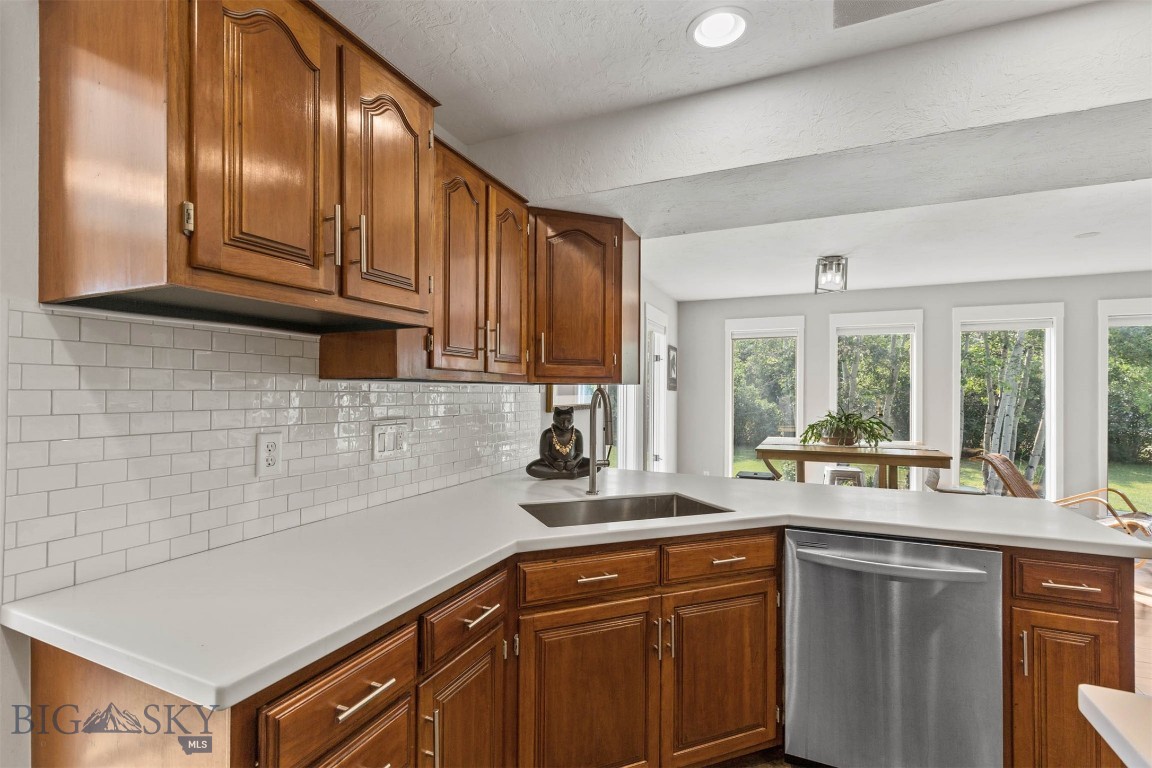 Manhattan, Montana 59741, United States, 5 Bedrooms Bedrooms, ,2 BathroomsBathrooms,Residential,Contingent,50414