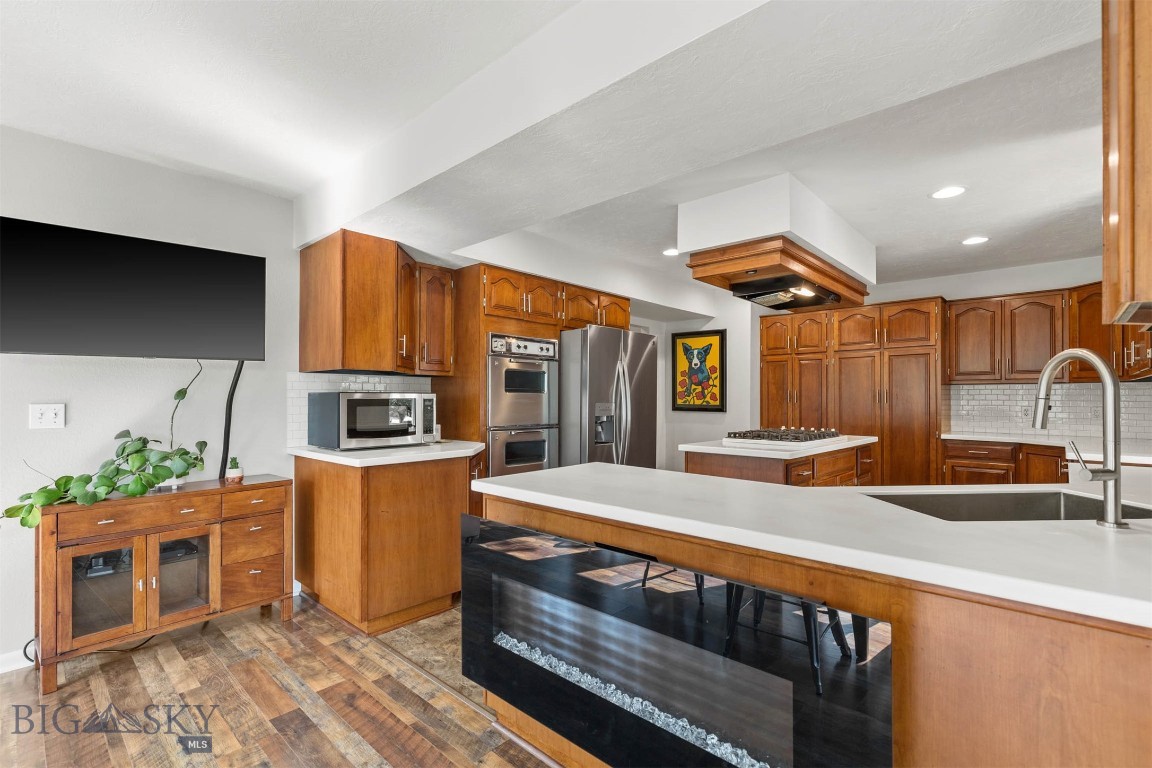 Manhattan, Montana 59741, United States, 5 Bedrooms Bedrooms, ,2 BathroomsBathrooms,Residential,Contingent,50414