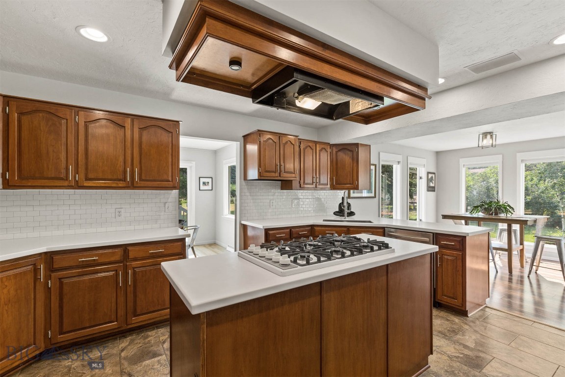 Manhattan, Montana 59741, United States, 5 Bedrooms Bedrooms, ,2 BathroomsBathrooms,Residential,Contingent,50414