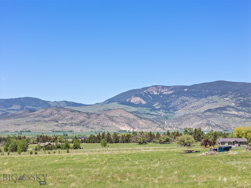 Mt Deland Estates - Land