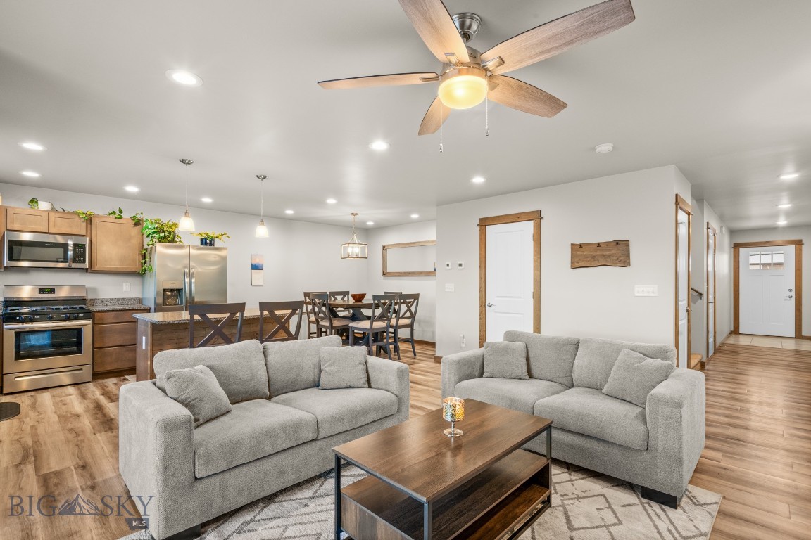 Belgrade, Montana 59714, United States, 3 Bedrooms Bedrooms, ,3 BathroomsBathrooms,Residential,Contingent,64922