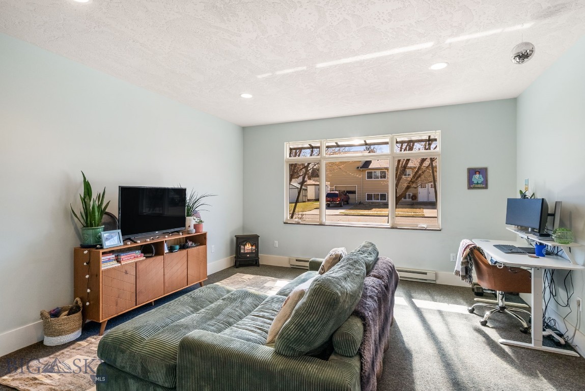 17/19 E Aspen Street