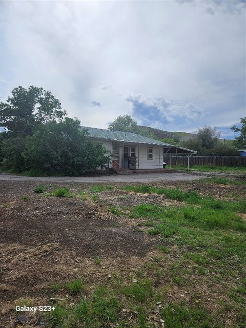 Photo of 510 N N Street, Livingston, MT 59047 (MLS # 404810) Photo of 510 N N Street, Livingston, MT 59047 (MLS # 404810)
