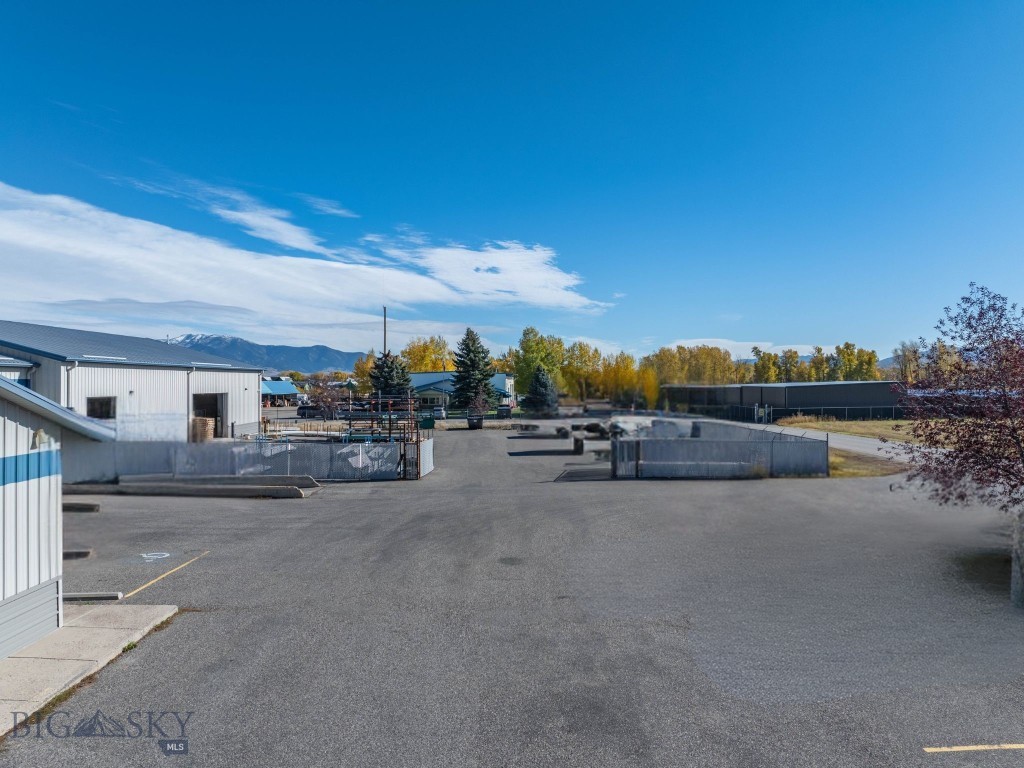 Shedhorn - Commercial Lease