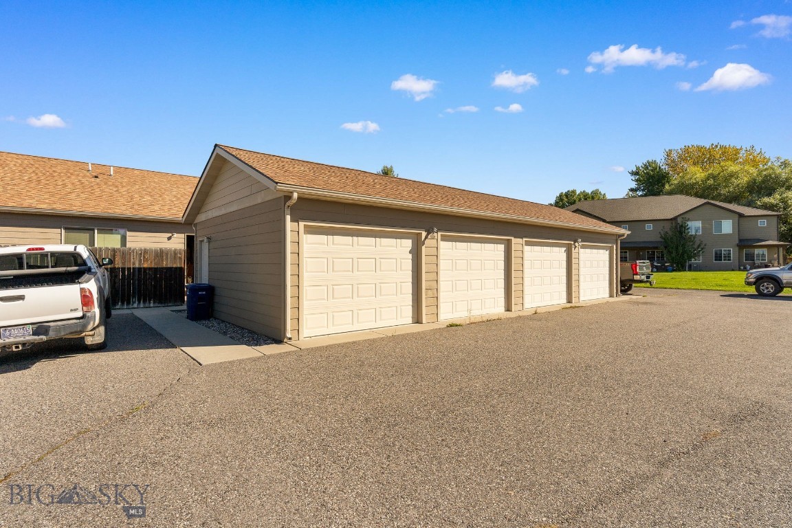 Falcon Hollow - Residential