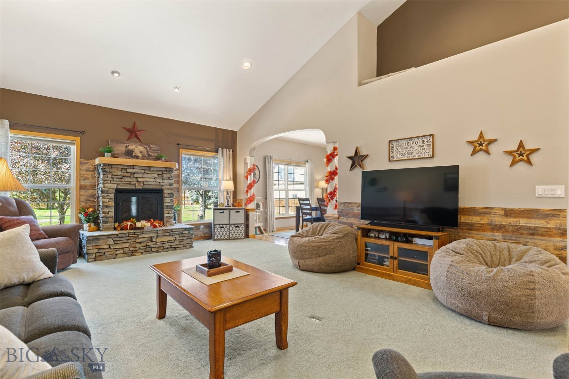 Four Dot Meadows - Residential
