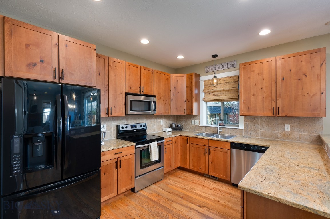 Belgrade, Montana 59714, United States, 5 Bedrooms Bedrooms, ,3 BathroomsBathrooms,Residential,Contingent,53589