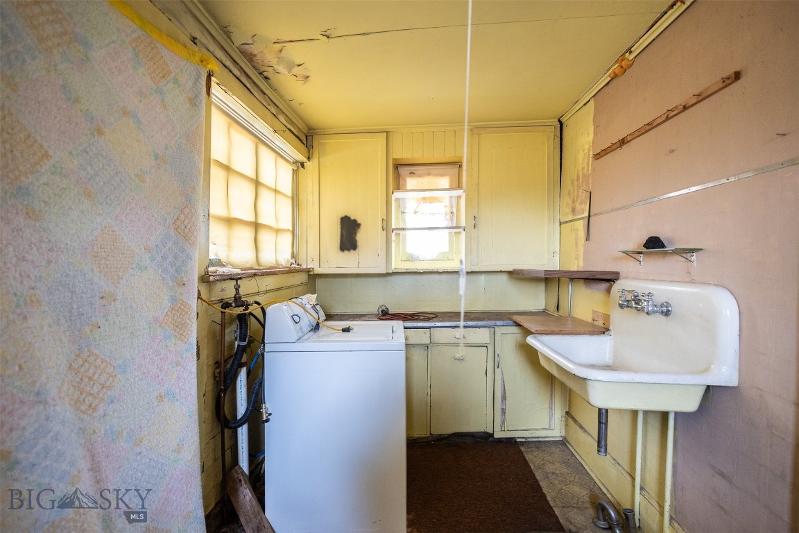 Butte, Montana 59701, United States, 3 Bedrooms Bedrooms, ,2 BathroomsBathrooms,Residential,Pending,42800