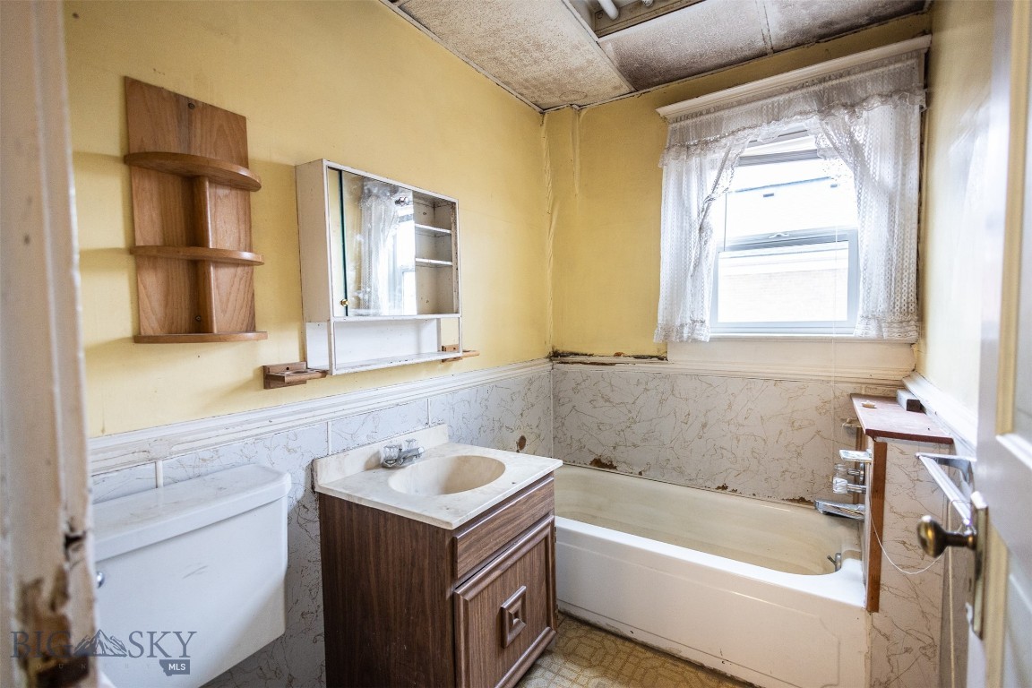 Butte, Montana 59701, United States, 3 Bedrooms Bedrooms, ,2 BathroomsBathrooms,Residential,Pending,42800