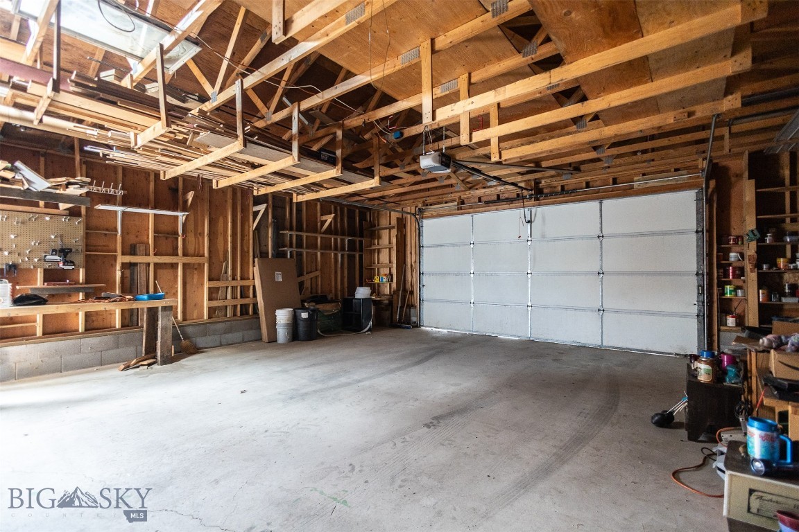 Butte, Montana 59701, United States, 3 Bedrooms Bedrooms, ,2 BathroomsBathrooms,Residential,Pending,42800