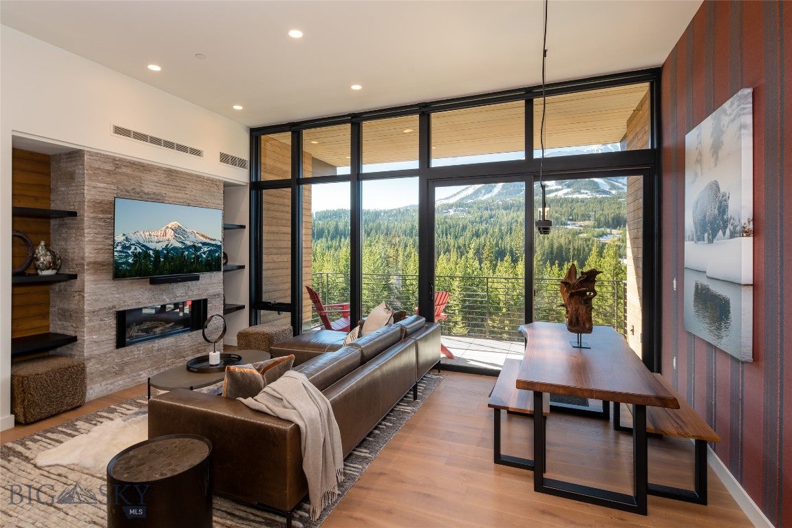4 Boathouse Way, LakeLodge 225