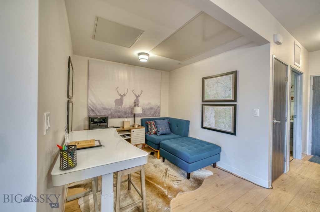 718 W Babcock Street 411