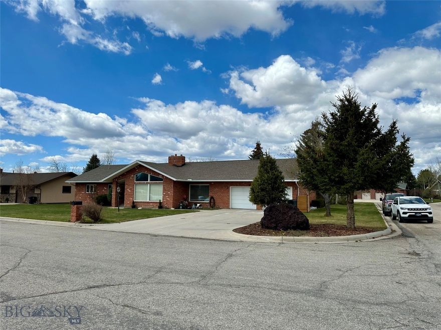 “FABULOUS” 5 bedroom 3 bath brick home over 5000 sq ft. Corner lot over 15,000 sq ft located in the Butte Country Club. Looking to entertain? This is the house. Formal living room & family room, both with gas fireplaces. Massive island with 8 seats. Great sunroom. 2 laundry rooms. 2 forced air furnaces. Rinnai on demand hot water. Radon system. New roof & skylights 2024. Did I mention this house is over 5000 sq ft???
