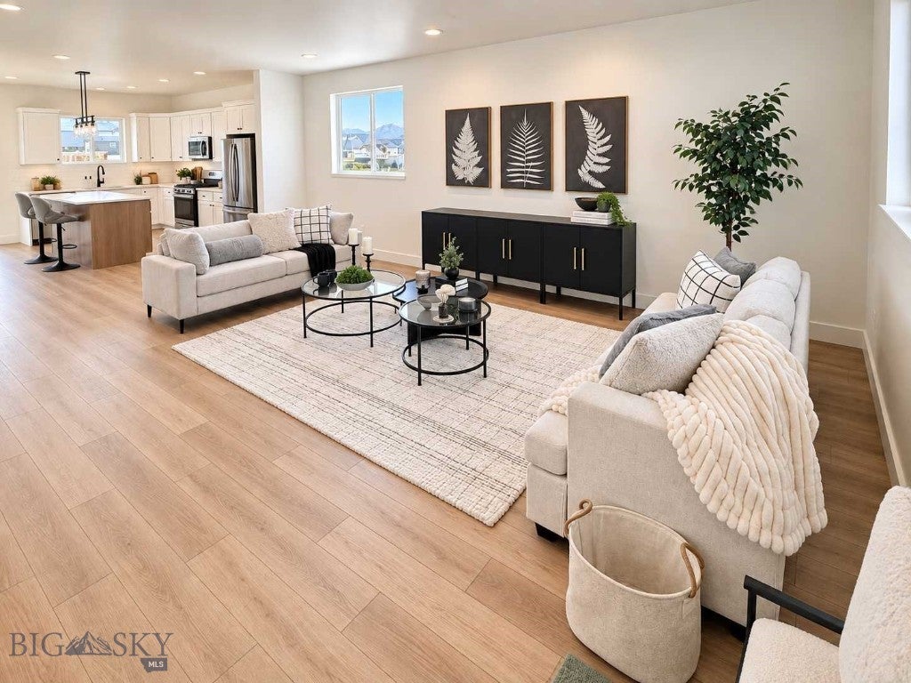 817 Accolade Loop