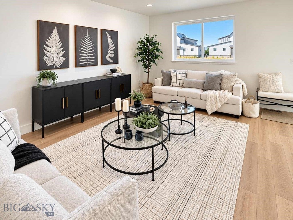 817 Accolade Loop