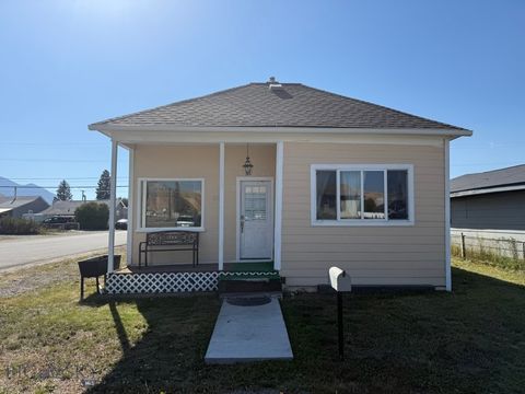 Photo of 2526 Pine St, Butte, MT 59701 (MLS # 406272)