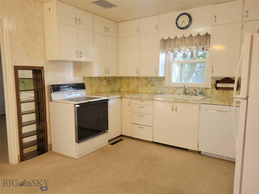 Butte, Montana 59701, United States, 3 Bedrooms Bedrooms, ,1 BathroomBathrooms,Residential,Pending,53959