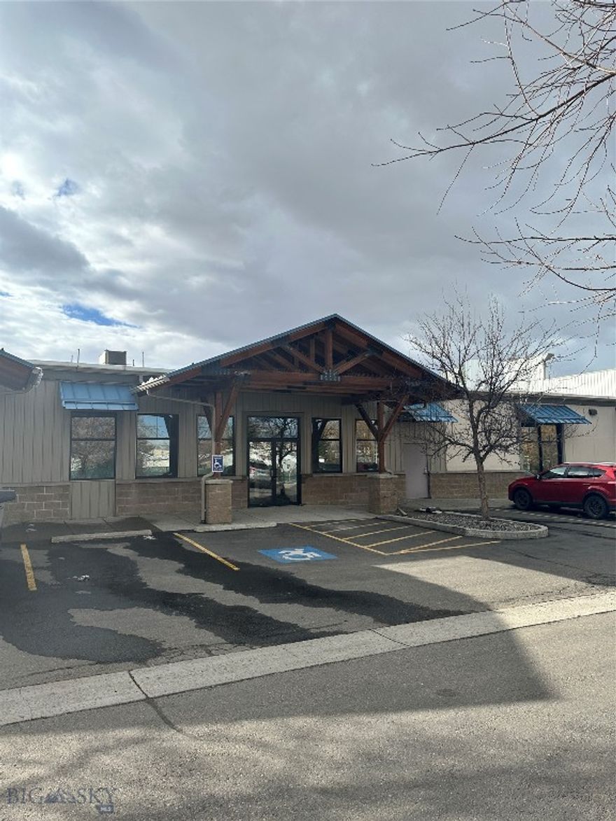 Fresh off a very nice remodel, this commercial lease space is ready for immediate occupancy!  New electrical, flooring, interior trim, paint, bathroom and the list goes on.  Nice light, clean, open plan to accommodate a variety of uses.  Call today to schedule a tour!