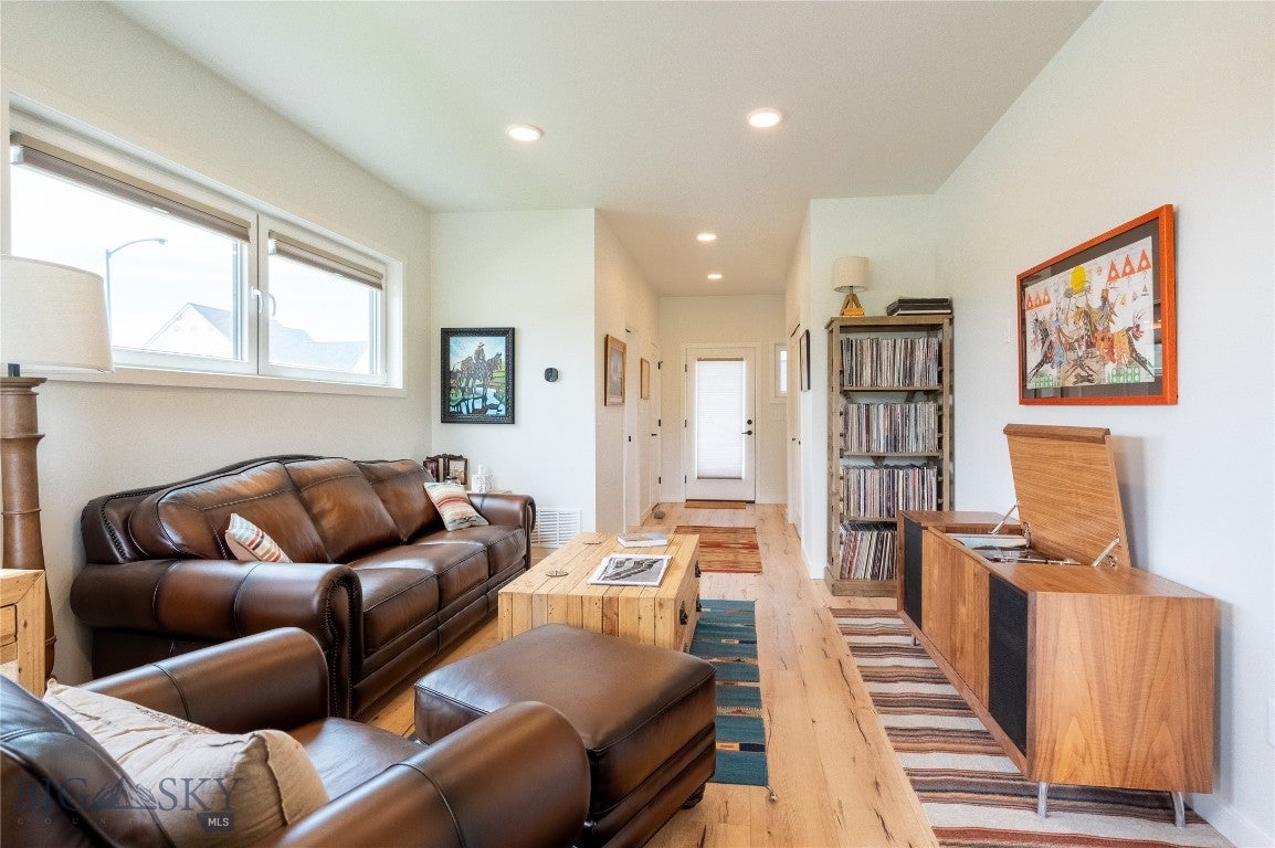 2889 W Graf