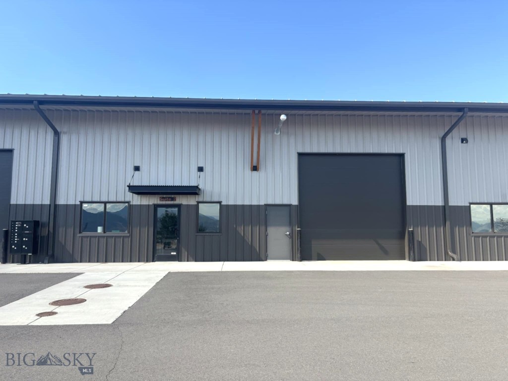 Jack Long Industrial Park offers a premier 6,000 SF industrial lease opportunity. This property provides excellent tenant visibility with signage opportunities on the building and is strategically located just minutes from Missoula International Airport, with convenient access to I-90. Designed to accommodate 18-wheelers, the property supports efficient logistics for industrial, distribution and manufacturing commercial operations.
Suite 2 is configured with electric doors (14x16) and man doors for flexible access. The space is customizable build outs, offering options for tenant improvements, depending on user needs.
Its proximity to essential services and key trade hubs further enhances its appeal for businesses looking to establish or expand in the Missoula market.
Additional amenities include ample parking and storage, professional landscaping, and available yard space to support various operational requirements.