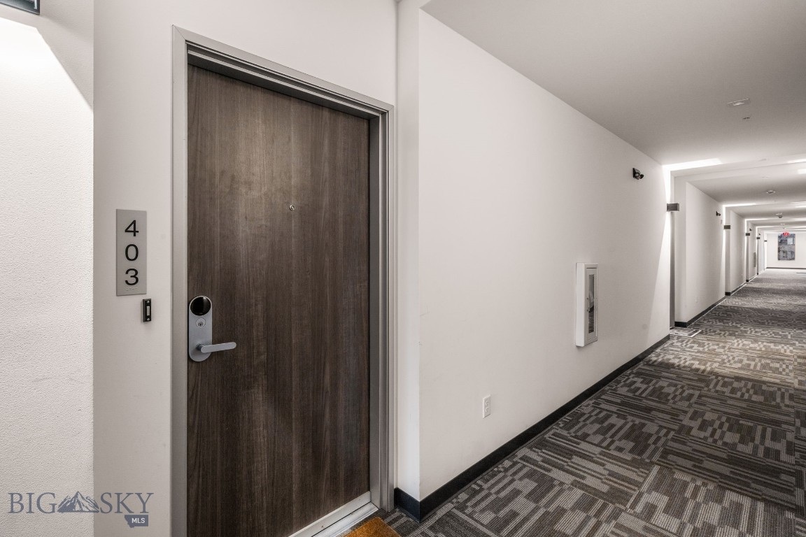 718 W Babcock Street 403