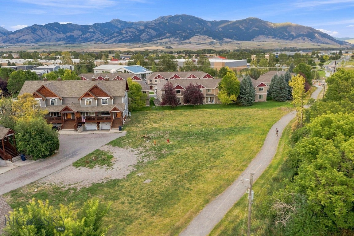 2916 Warbler Way