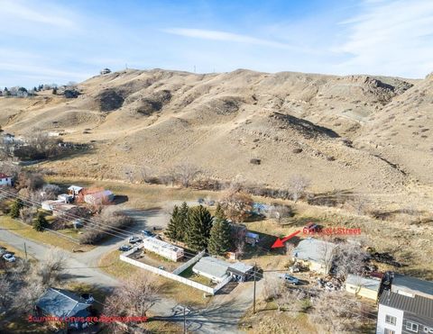 Photo of 610 1/2 N I St. St, Livingston, MT 59047 (MLS # 409551)