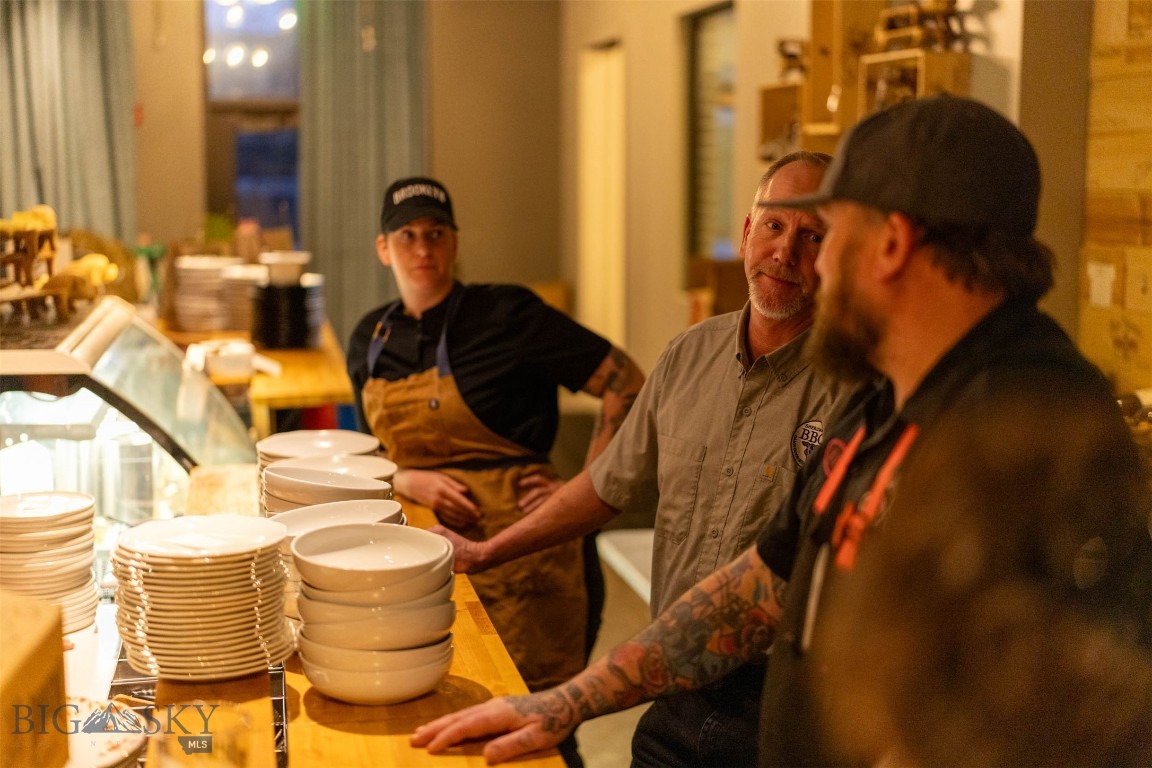 (Urban Kitchen) 5 W Mendenhall Street