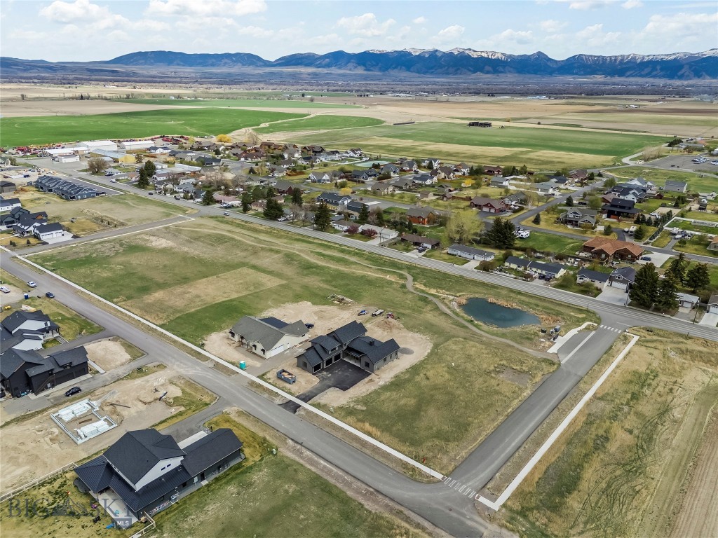 Amsterdam Village - Residential