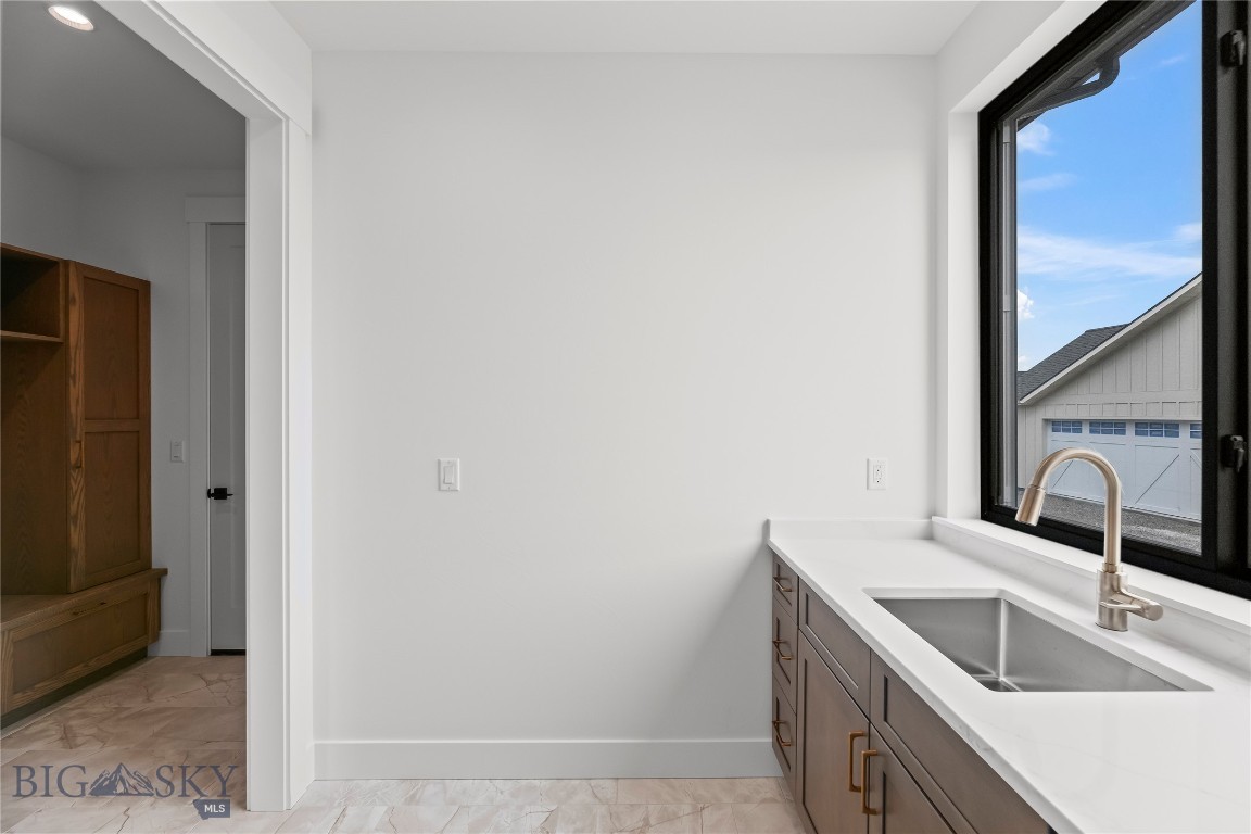 Amsterdam Village - Residential