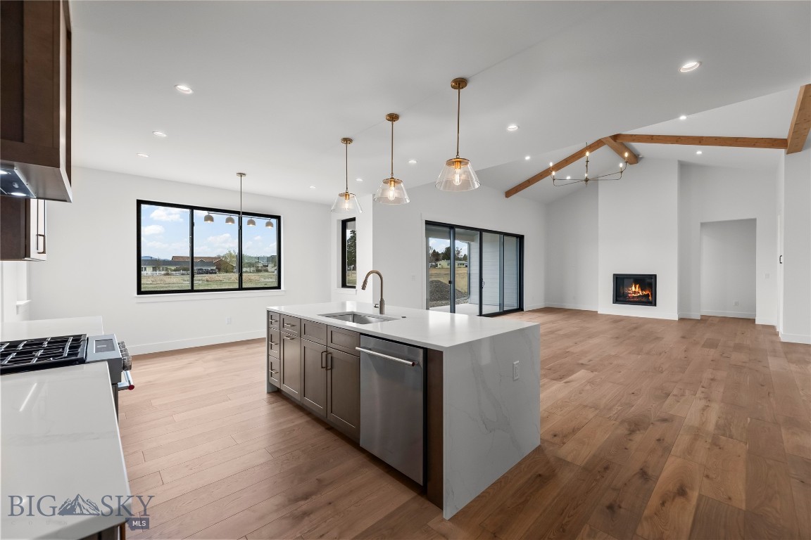 Amsterdam Village - Residential