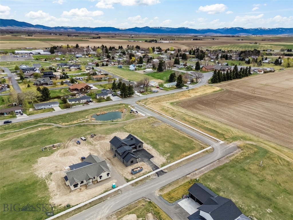 Amsterdam Village - Residential