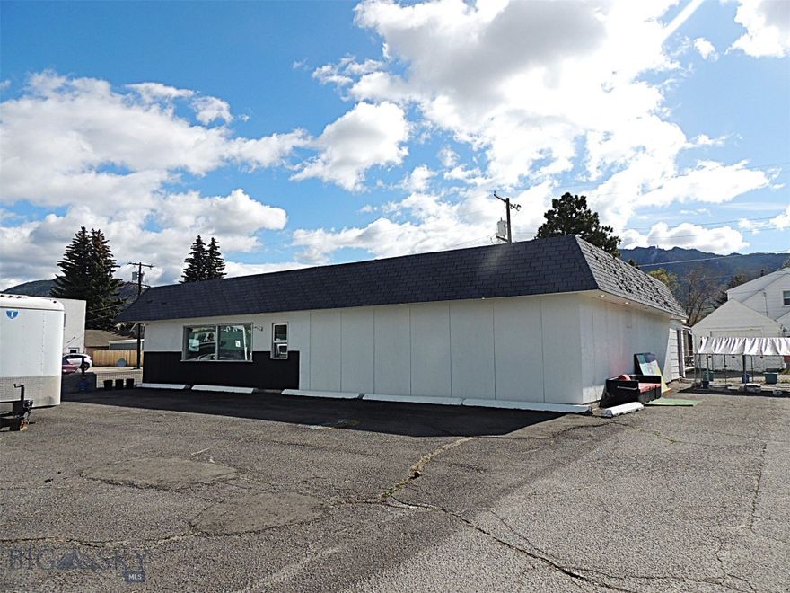 Motivated Seller, bring an offer! Building is also available for Lease.  Here is your chance to own a great commercial building in a high traffic area. Great use for offices, daycare, retail space, casino, restaurant/bakery, exercise studio, flower shop or whatever business you can think of.  It offers plenty of parking as the pavement wraps around the building. It comes with a full bath with a shower. The AC will keep you cool and the large storage room in the back just adds to more possibilities. It may be split in half for two different businesses. Let your imagination see the potential this location has to offer. Make an appointment today and see what possibilities you can see for this location. NOTE : Only the property is for sale and not the business.