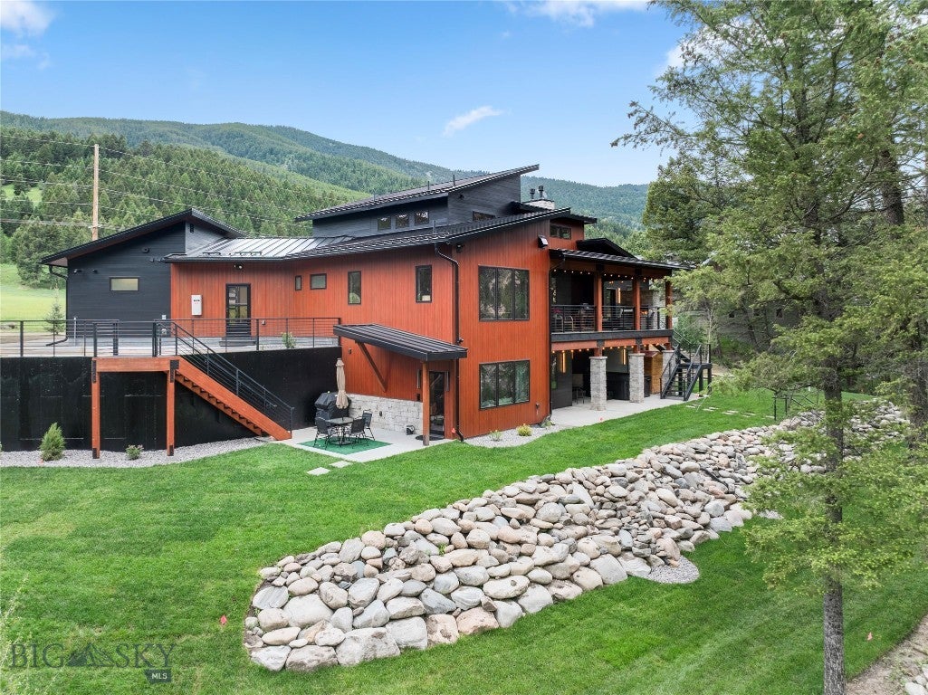 40 Cliff Manor Lane