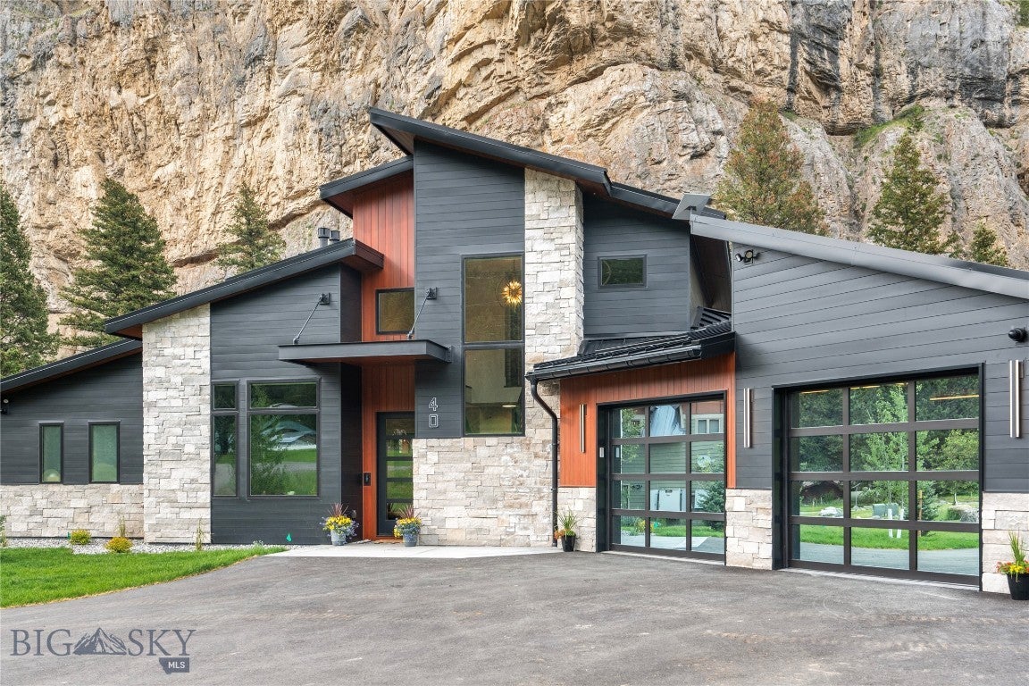 40 Cliff Manor Lane