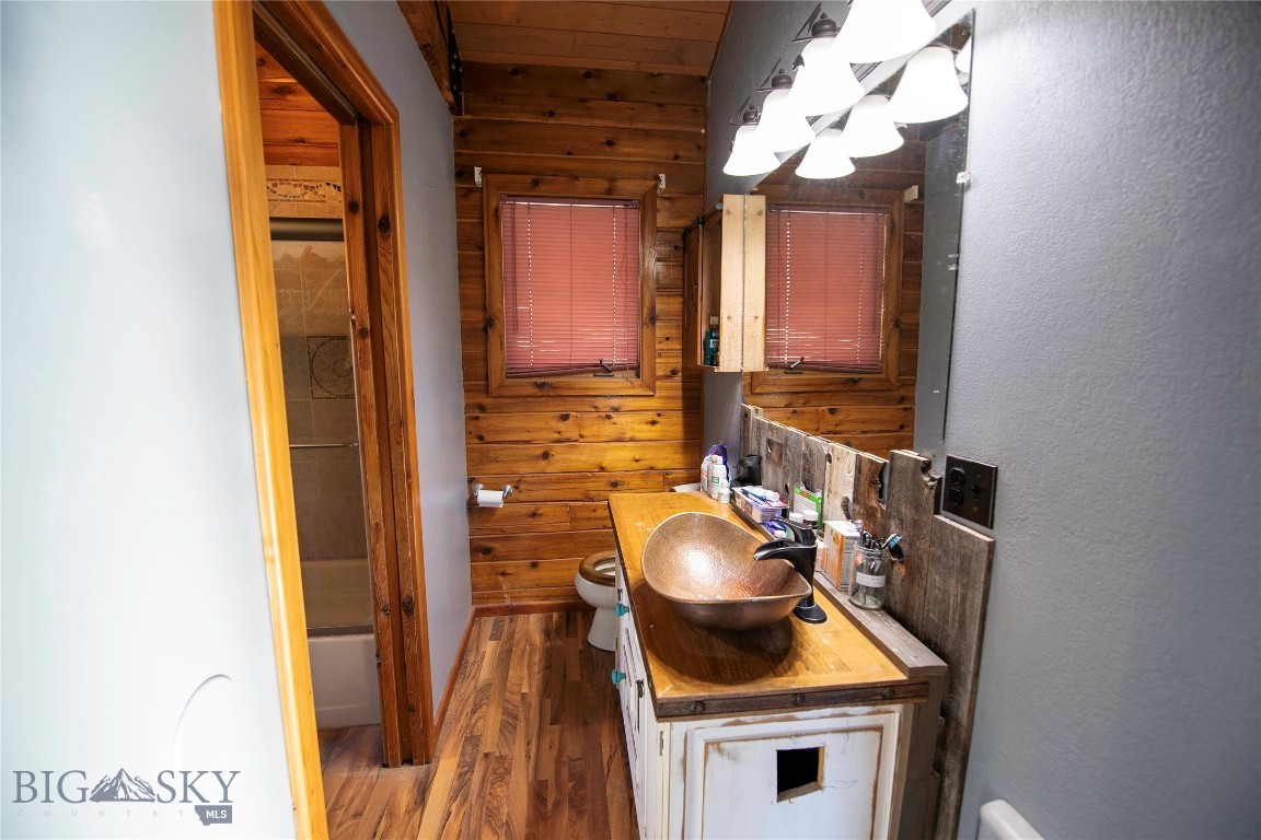 1105 US Highway 12 E