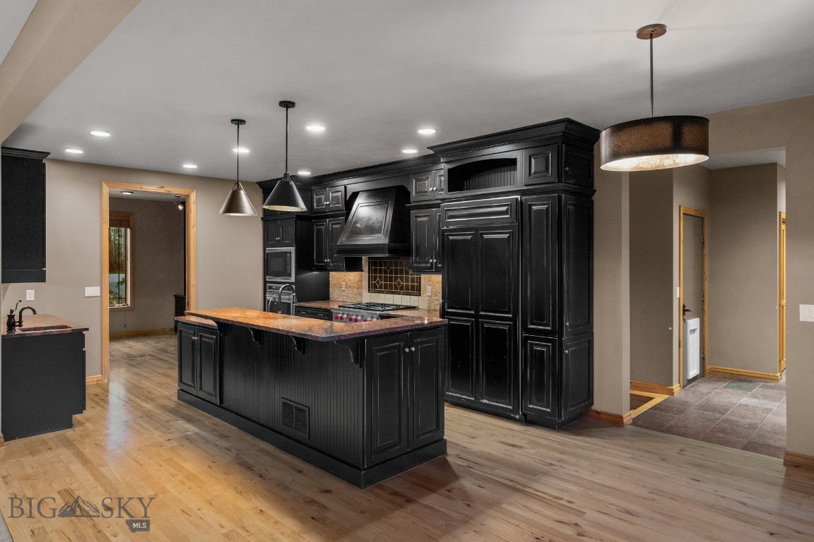 Bozeman, Montana 59715, United States, 4 Bedrooms Bedrooms, ,4 BathroomsBathrooms,Residential,Pending,59102