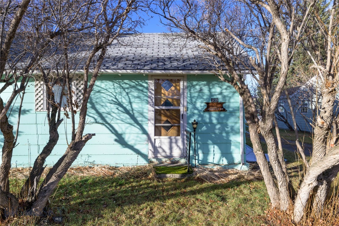 Harrison, Montana 59735, United States, 2 Bedrooms Bedrooms, ,1 BathroomBathrooms,Residential,Pending,28882