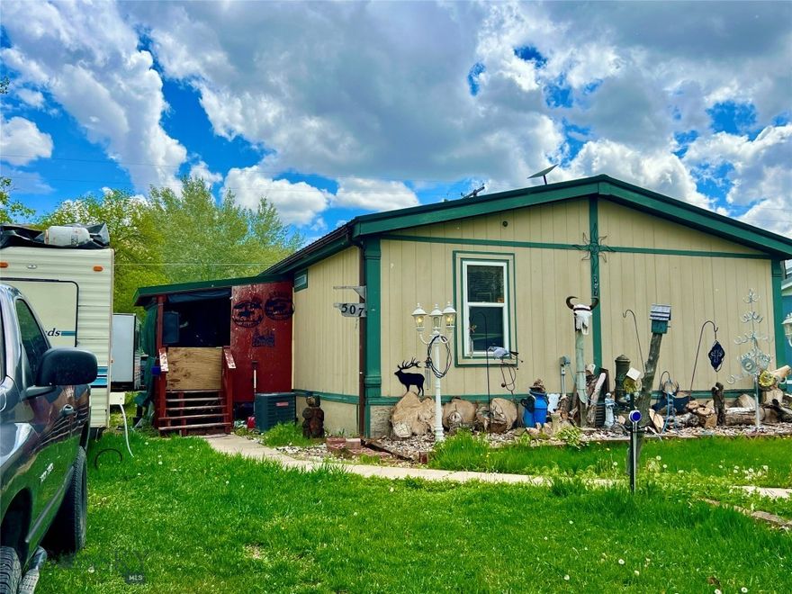 Tucked away in the laid-back town of Fort Benton, Montana, this cozy home is a great find. It comes with three bedrooms and two bathrooms, all spread out on a single level across 1,456 square feet. The master bedroom is roomy and includes an ensuite bathroom for a bit of extra comfort. Built in 1992, this modular home sits on two city lots, giving you plenty of outdoor space to enjoy. Fort Benton has this welcoming vibe that makes it feel like home as soon as you arrive. Additionally, with the Missouri River flowing nearby, you can soak in some incredible views and maybe even try your hand at a bit of fishing or just enjoy a lazy afternoon by the water. It’s a spot where life moves at its own, easy pace, making it a perfect place to settle down.