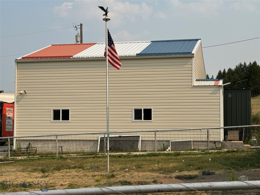 10 Forest Road South