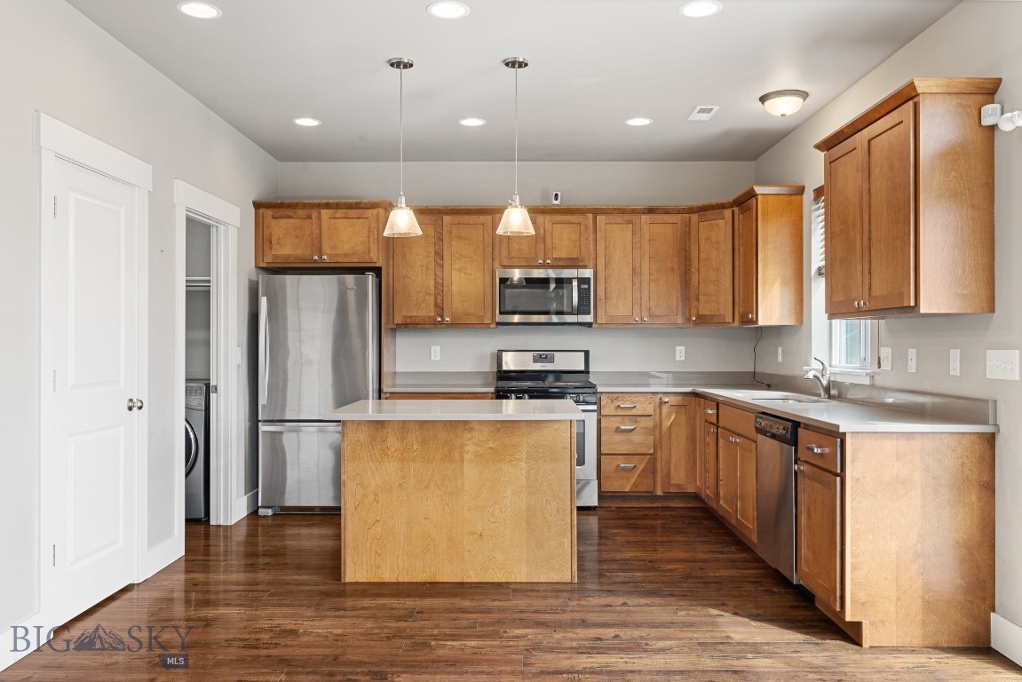 Bozeman, Montana 59718, United States, 3 Bedrooms Bedrooms, ,3 BathroomsBathrooms,Residential,Contingent,99959